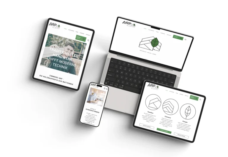 Mockup verschiedener Endgeräte (MacBook, iPad, iPhone) mit der Website der Zimmerei Arp abgebildet.
